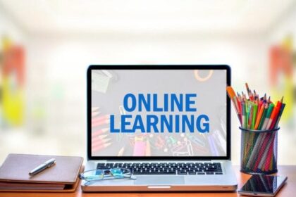 Online Learning with Udcourse